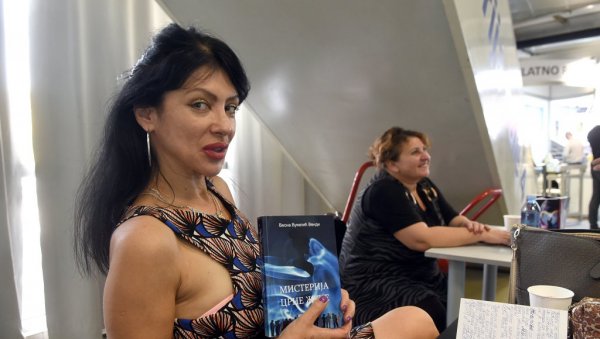 ОД ВЕНДИ ДО НЕДЕ: На овогодишњем Сајму књига више се не траже штива инфлуенсерки, већ певачица ОД ВЕНДИ ДО НЕДЕ: На овогодишњем Сајму књига више се не траже штива инфлуенсерки, већ певачица