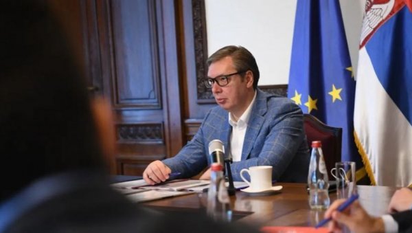 ВУЧИЋ РАЗГОВАРАО СА РАМОМ И КОВАЧЕВСКИМ: Заједно смо увек јачи ВУЧИЋ РАЗГОВАРАО СА РАМОМ И КОВАЧЕВСКИМ: Заједно смо увек јачи
