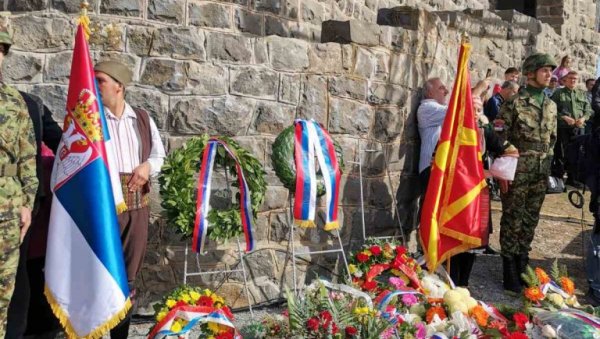 ПОТОМЦИ ПАМТЕ КУМАНОВСКУ БИТКУ: Положени венци у знак сећања на велике борце српске војске (ФОТО) ПОТОМЦИ ПАМТЕ КУМАНОВСКУ БИТКУ: Положени венци у знак сећања на велике борце српске војске (ФОТО)