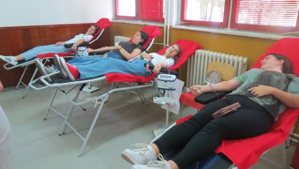 ПОЛОЖИЛИ ИСПИТ ХУМАНОСТИ: Прикупљање крви у Бабушници, међу даваоцима и средњошколци ПОЛОЖИЛИ ИСПИТ ХУМАНОСТИ: Прикупљање крви у Бабушници, међу даваоцима и средњошколци