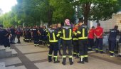 ПРИМИО ИХ АБАЗОВИЋ: Протест ватрогасаца-спасилаца испред Владе Црне Горе (ФОТО/ВИДЕО) ПРИМИО ИХ АБАЗОВИЋ: Протест ватрогасаца-спасилаца испред Владе Црне Горе (ФОТО/ВИДЕО)