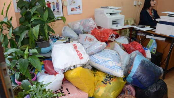 ПОМОЋ МАЛИШАНИМА У БЕЛОЈ ЦРКВИ: Хуманитарна акција Друштва за борбу против дијабетеса из Краљева ПОМОЋ МАЛИШАНИМА У БЕЛОЈ ЦРКВИ: Хуманитарна акција Друштва за борбу против дијабетеса из Краљева