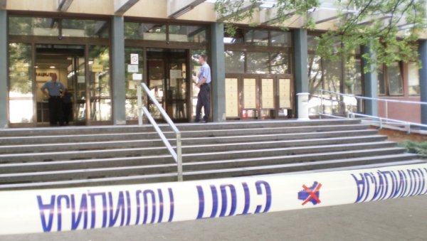 ИНЦИДЕНТ У ЗГРАДИ СУДА У НОВОМ САДУ: Осумњичени претио судији, лакше повредио судске стражаре ИНЦИДЕНТ У ЗГРАДИ СУДА У НОВОМ САДУ: Осумњичени претио судији, лакше повредио судске стражаре