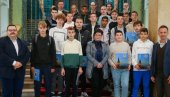 СУБОТИЦА ПОМАЖЕ СРЕДЊОШКОЛЦИМА: Стипендије за ђаке занатских занимања СУБОТИЦА ПОМАЖЕ СРЕДЊОШКОЛЦИМА: Стипендије за ђаке занатских занимања