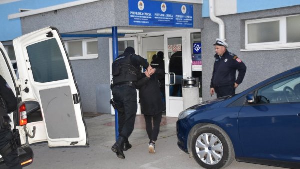 ПАЛИ ЗБОГ ПРАЊА НОВЦА: Шесторо Фочака терете за преваре тешке 450.000 марака ПАЛИ ЗБОГ ПРАЊА НОВЦА: Шесторо Фочака терете за преваре тешке 450.000 марака
