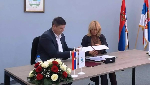 И УКРАС И ВАЖНИ ЗА БЕЗБЕДНОСТ ГРАЂАНА: Параћин добија четири нова пешачка моста интересантног дизајна и са декоративним осветљењем И УКРАС И ВАЖНИ ЗА БЕЗБЕДНОСТ ГРАЂАНА: Параћин добија четири нова пешачка моста интересантног дизајна и са декоративним осветљењем