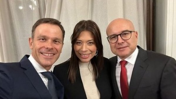 НАСМЕЈАНИ НАКОН ПОЛОЖЕНЕ ЗАКЛЕТВЕ: Мали објавио фотографију са Иреном Вујовић и Милошем Вучевићем НАСМЕЈАНИ НАКОН ПОЛОЖЕНЕ ЗАКЛЕТВЕ: Мали објавио фотографију са Иреном Вујовић и Милошем Вучевићем
