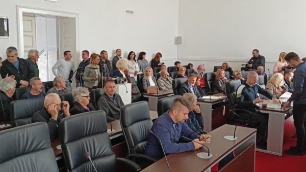 ЗА ТОПЛИЈЕ ДОМОВЕ И УШТЕДУ ЕНЕРГИЈЕ: У Петровцу на Млави потписани уговори са 52 домаћинства ЗА ТОПЛИЈЕ ДОМОВЕ И УШТЕДУ ЕНЕРГИЈЕ: У Петровцу на Млави потписани уговори са 52 домаћинства