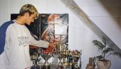 СОБА 17-ГОДИШЊЕГ ФЕДЕРЕРА: На зиду Памела Андерсон и застава земље из региона (ФОТО) СОБА 17-ГОДИШЊЕГ ФЕДЕРЕРА: На зиду Памела Андерсон и застава земље из региона (ФОТО)