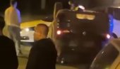 SMRSKANI AUTO ZAVRŠIO NA KROVU: Saobraćajna nesreća na Ledinama, sudar taksija i automobila (VIDEO)