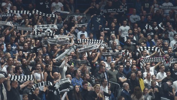 ПАРТИЗАН ДОВОДИ И ПЛЕЈА: Американац са 17 асистенција у просеку на мети црно-белих? (ВИДЕО) ПАРТИЗАН ДОВОДИ И ПЛЕЈА: Американац са 17 асистенција у просеку на мети црно-белих? (ВИДЕО)