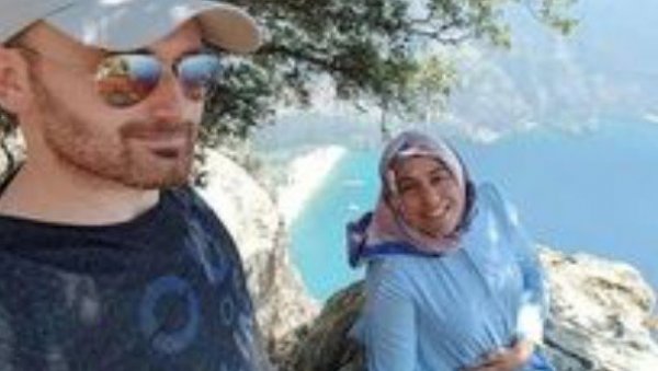 СНИМИО СЕЛФИ СА ТРУДНОМ ЖЕНОМ, ПА ЈЕ ГУРНУО СА ЛИТИЦЕ: Епилог злочина који је шокирао свет, убица осуђен на доживотну робију (ФОТО) СНИМИО СЕЛФИ СА ТРУДНОМ ЖЕНОМ, ПА ЈЕ ГУРНУО СА ЛИТИЦЕ: Епилог злочина који је шокирао свет, убица осуђен на доживотну робију (ФОТО)