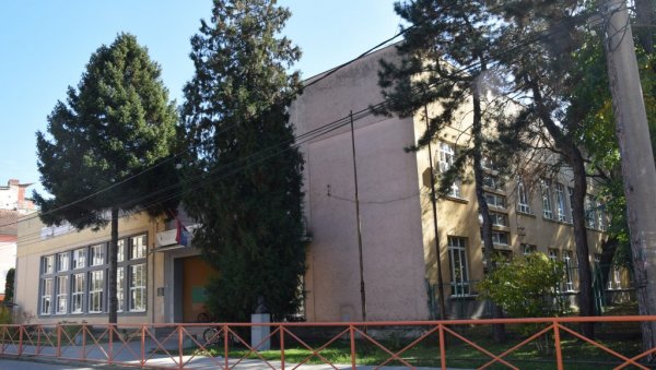 ПРВИ ПРЕМА БРОЈУ ЂАКА: У јагодинској ОШ Бошко Ђуричић правили листе чекања од фебруара ПРВИ ПРЕМА БРОЈУ ЂАКА: У јагодинској ОШ Бошко Ђуричић правили листе чекања од фебруара