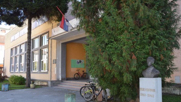 ОВУ ШКОЛУ У СРБИЈИ САГРАДИЛИ СУ НАСТАВНИЦИ И ЂАЦИ: О томе сведочи текст из новина из 1966. године ОВУ ШКОЛУ У СРБИЈИ САГРАДИЛИ СУ НАСТАВНИЦИ И ЂАЦИ: О томе сведочи текст из новина из 1966. године