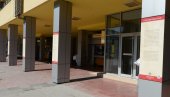 НЕСВАКИДАШЊА ИЗЛОЖБА У КРАЉЕВУ: Гласови који трају и даље привлаче пажњу грађана НЕСВАКИДАШЊА ИЗЛОЖБА У КРАЉЕВУ: Гласови који трају и даље привлаче пажњу грађана