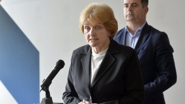 УСКОРО ОБРАЋАЊЕ МИНИСТАРКЕ ЗДРАВЉА: Даница Грујичић испред Ургентног центра у 13 часова УСКОРО ОБРАЋАЊЕ МИНИСТАРКЕ ЗДРАВЉА: Даница Грујичић испред Ургентног центра у 13 часова