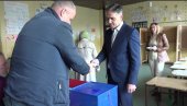 ЖАЛБАМА ОДЛАЖУ КРАЈ: Кнежевић позива парламентарну већину да стану на пут ДПС тиранији ЖАЛБАМА ОДЛАЖУ КРАЈ: Кнежевић позива парламентарну већину да стану на пут ДПС тиранији
