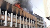 ДЕТАЉИ ВЕЛИКОГ ПОЖАРА У КРУШЕВЦУ: Станари евакуисани, изгорела кинеска радња (ВИДЕО) ДЕТАЉИ ВЕЛИКОГ ПОЖАРА У КРУШЕВЦУ: Станари евакуисани, изгорела кинеска радња (ВИДЕО)