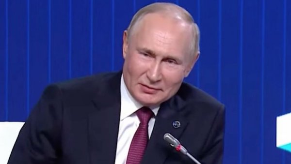 ТАТА, ЗАШТО ЈЕ ХЛАДНО? Путин испричао виц о западним санкцијама Русији (ВИДЕО) ТАТА, ЗАШТО ЈЕ ХЛАДНО? Путин испричао виц о западним санкцијама Русији (ВИДЕО)