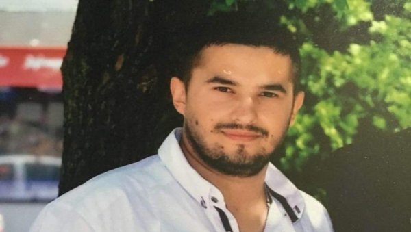 ПРЕМИНУО МЛАДИЋ КОМЕ СУ ЛЕКАРИ ПРОБУШИЛИ ЦРЕВА: Марко Стојановић (30) из Свилајнца подлегао повредама ПРЕМИНУО МЛАДИЋ КОМЕ СУ ЛЕКАРИ ПРОБУШИЛИ ЦРЕВА: Марко Стојановић (30) из Свилајнца подлегао повредама