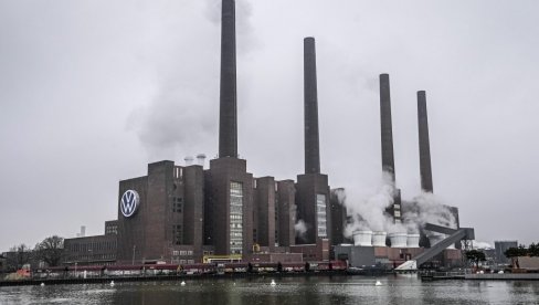 FOKSVAGEN NE GRADI GIGAFABRIKU U ISTOČNOJ EVROPI: Slaba potražnja za električnim vozilima FOKSVAGEN NE GRADI GIGAFABRIKU U ISTOČNOJ EVROPI: Slaba potražnja za električnim vozilima