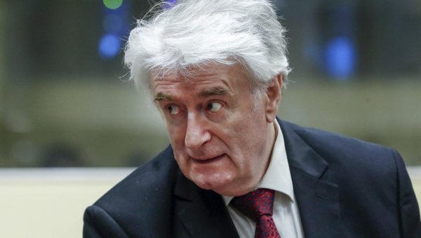 БРИТАНЦИ НЕ ДАЈУ ЛЕКОВЕ: Радован Караџић у ужасним боловима - Позвао је у пола три и једва говори БРИТАНЦИ НЕ ДАЈУ ЛЕКОВЕ: Радован Караџић у ужасним боловима - Позвао је у пола три и једва говори