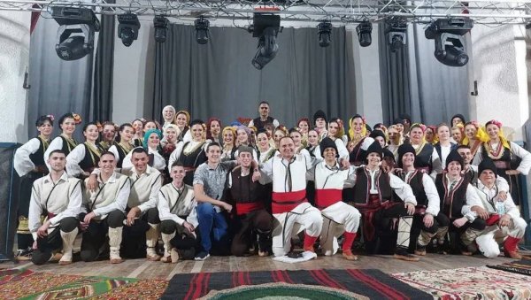 ВЕРА ИЗ БАНАТА ЗА ЦЕО СВЕТ: КУД Милан Мића Сучевић из Житишта на фестивалу у Баваништу (ФОТО) ВЕРА ИЗ БАНАТА ЗА ЦЕО СВЕТ: КУД Милан Мића Сучевић из Житишта на фестивалу у Баваништу (ФОТО)