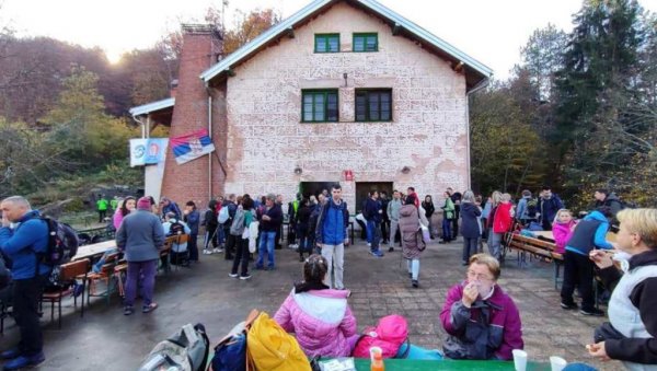 ГРЗИ У ЗАГРЉАЈ 15 КИЛОМЕТАРА: У Републичкој акцији Параћинског Јаворка пешачило више од 400 планинара ГРЗИ У ЗАГРЉАЈ 15 КИЛОМЕТАРА: У Републичкој акцији Параћинског Јаворка пешачило више од 400 планинара