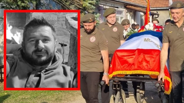 САХРАЊЕН ХЕРОЈ СА КОШАРА ПЕРА КАРАПАНЏА: Саборци и пријатељи кроз сузе певали песму посвећену јунацима одбране отаџбине (ВИДЕО) САХРАЊЕН ХЕРОЈ СА КОШАРА ПЕРА КАРАПАНЏА: Саборци и пријатељи кроз сузе певали песму посвећену јунацима одбране отаџбине (ВИДЕО)