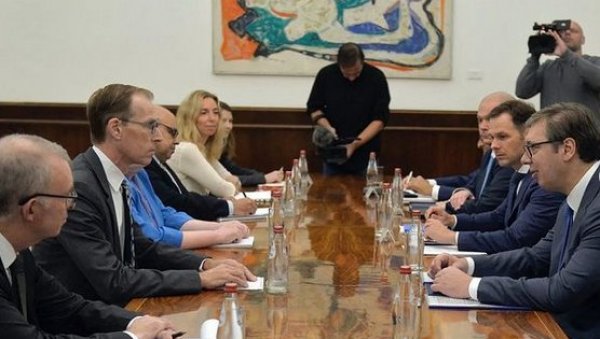 ВУЧИЋ СЕ САСТАО СА ДЕЛЕГАЦИЈОМ ММФ-а: Важан разговор о фискалној, монетарној и енергетској стабилности ВУЧИЋ СЕ САСТАО СА ДЕЛЕГАЦИЈОМ ММФ-а: Важан разговор о фискалној, монетарној и енергетској стабилности