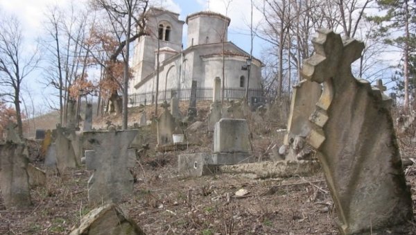 ЈЕДИНА ЦРКВА НА СВЕТУ ИЗГРАЂЕНА ИСПОД БИВОЉЕ КОЖЕ: Жупљани пре два века „преварили” турског агу, па добили богомољу (ФОТО) ЈЕДИНА ЦРКВА НА СВЕТУ ИЗГРАЂЕНА ИСПОД БИВОЉЕ КОЖЕ: Жупљани пре два века „преварили” турског агу, па добили богомољу (ФОТО)