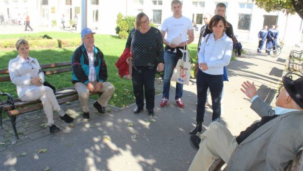 ПОРУКЕ ПРОТИВ ГОВОРА МРЖЊЕ ИЗ СРЦА СЕМБЕРИЈЕ: Бијељина део пројекта борбе против дискриминације Рома ПОРУКЕ ПРОТИВ ГОВОРА МРЖЊЕ ИЗ СРЦА СЕМБЕРИЈЕ: Бијељина део пројекта борбе против дискриминације Рома