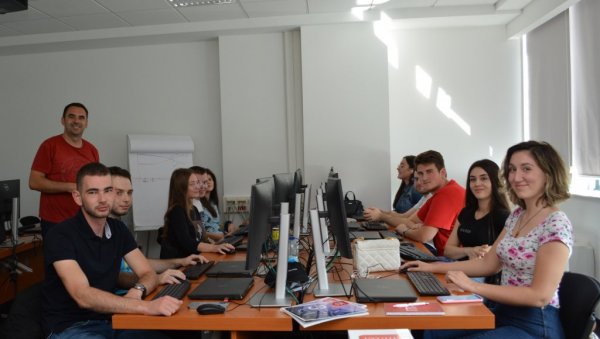 Јесен у бојама нових знања - јесења група практиканата ПМФ-а у м:тел-у Јесен у бојама нових знања - јесења група практиканата ПМФ-а у м:тел-у