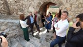 НОВАЦ ЕУ УТРОШЕН НАМЕНСКИ: Високи званичник Европске уније посетио Пирот НОВАЦ ЕУ УТРОШЕН НАМЕНСКИ: Високи званичник Европске уније посетио Пирот