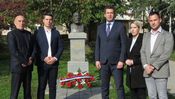 ПОЧАСТ СТОЈАНУ НОВАКОВИЋУ: Шапчани обележили 180 година од рођења једног од најзначајнијег српског државника, дипломата и научника ПОЧАСТ СТОЈАНУ НОВАКОВИЋУ: Шапчани обележили 180 година од рођења једног од најзначајнијег српског државника, дипломата и научника