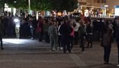 НЕ ДАЈУ МИЛА: У Подгорици протести Ђукановићевих присталица (ВИДЕО) НЕ ДАЈУ МИЛА: У Подгорици протести Ђукановићевих присталица (ВИДЕО)