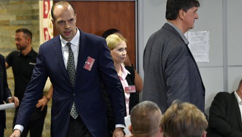 ТРАЖИЋЕ СЕ КАРТА ВИШЕ Директор Звезде о Пафосу, навијачима, подршци...