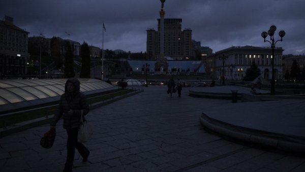 РУСКО РАКЕТИРАЊЕ : Могуће потпуно гашење електричне мреже у Кијеву РУСКО РАКЕТИРАЊЕ : Могуће потпуно гашење електричне мреже у Кијеву