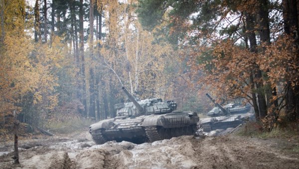 КИЈЕВУ НЕСТАЈЕ МУНИЦИЈЕ И ТЕХНИКЕ: Украјинска војска губи тенкове, артиљерију и другу борбену технику брже него што стиже замена КИЈЕВУ НЕСТАЈЕ МУНИЦИЈЕ И ТЕХНИКЕ: Украјинска војска губи тенкове, артиљерију и другу борбену технику брже него што стиже замена