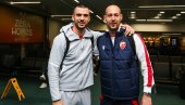 ДЕЛИЈЕ ЋЕ ОВО ОДУШЕВИТИ: Кошаркаши и фудбалери кренули, мисија је сеча кнежева (ФОТО) ДЕЛИЈЕ ЋЕ ОВО ОДУШЕВИТИ: Кошаркаши и фудбалери кренули, мисија је сеча кнежева (ФОТО)