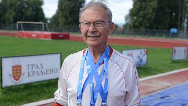 ОДЛИЧЈА ТЕШКА 37 КИЛОГРАМА: Краљевчанин Милан Матијевић у 88. години врло успешан на многим атлетским надметањима ОДЛИЧЈА ТЕШКА 37 КИЛОГРАМА: Краљевчанин Милан Матијевић у 88. години врло успешан на многим атлетским надметањима