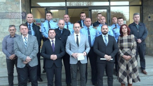 СРПСКИ ПОЛИЦАЈЦИ ОДЛУЧНИ: Неће да учествују у акцији на на северу, Курти послао патроле из Приштине СРПСКИ ПОЛИЦАЈЦИ ОДЛУЧНИ: Неће да учествују у акцији на на северу, Курти послао патроле из Приштине