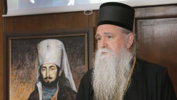 МИЛО БИ ТРЕБАЛО ДА ОДЕ: Митрополит Јоаникије о председнику Црне Горе, предстојећим изборима и Темељном уговору МИЛО БИ ТРЕБАЛО ДА ОДЕ: Митрополит Јоаникије о председнику Црне Горе, предстојећим изборима и Темељном уговору