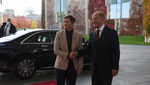 БРНАБИЋЕВА СТИГЛА НА САМИТ У БЕРЛИН: Дочекао је канцелар Шолц БРНАБИЋЕВА СТИГЛА НА САМИТ У БЕРЛИН: Дочекао је канцелар Шолц