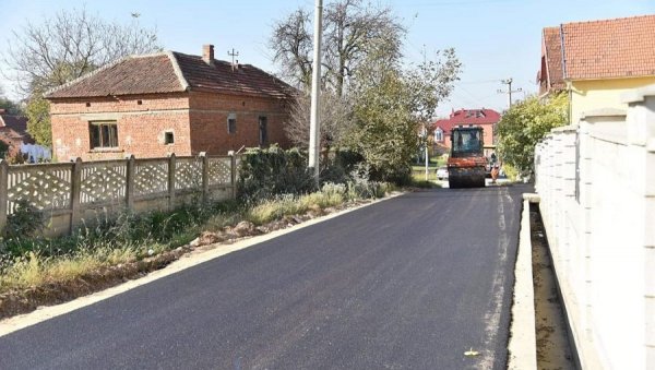 ДА СВА СЕЛА ДОБИЈУ ПУТ: Не престају радови на подручју општине Ћуприја ДА СВА СЕЛА ДОБИЈУ ПУТ: Не престају радови на подручју општине Ћуприја