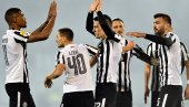 СТАДИОН У ХУМСКОЈ ЈЕ НЕОСВОЈИВА ТВРЂАВА: Парни ваљак дочекује стару муштерију СТАДИОН У ХУМСКОЈ ЈЕ НЕОСВОЈИВА ТВРЂАВА: Парни ваљак дочекује стару муштерију