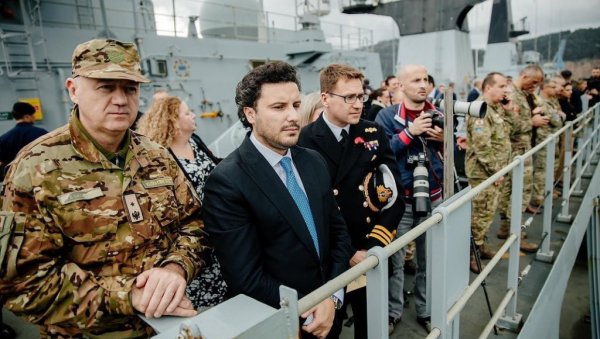 У ЛУЦИ БАР ОКОНЧАН “ОДЛУЧАН ОДГОВОР”: Абазовић - Сви навијамо да војска не буде у служби војних активности У ЛУЦИ БАР ОКОНЧАН “ОДЛУЧАН ОДГОВОР”: Абазовић - Сви навијамо да војска не буде у служби војних активности