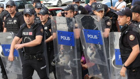HAOS NA BIRAČKOM MESTU: Jedna osoba poginula, više od 10 povređeno HAOS NA BIRAČKOM MESTU: Jedna osoba poginula, više od 10 povređeno