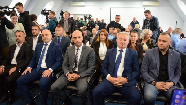 СРБИ ВИШЕ НЕМАЈУ КУД: Повлаче се из свих приштинских институција СРБИ ВИШЕ НЕМАЈУ КУД: Повлаче се из свих приштинских институција