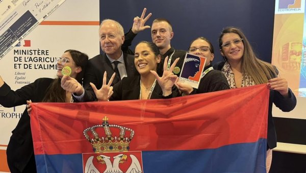ЗАМЕСИЛИ НАЈБОЉИ ЕКО-КЕКС У ЕВРОПИ: Прва победа студената Високе хотелијерске школе на такмичењу у Паризу после деценије учествовања ЗАМЕСИЛИ НАЈБОЉИ ЕКО-КЕКС У ЕВРОПИ: Прва победа студената Високе хотелијерске школе на такмичењу у Паризу после деценије учествовања